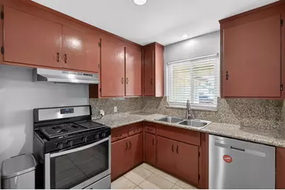 4960 Bradford Drive, Sacramento, CA 95820 - Photo 8