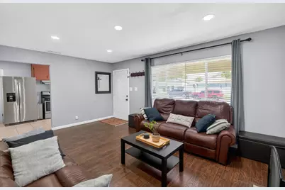 4960 Bradford Drive, Sacramento, CA 95820 - Photo 14