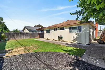 4960 Bradford Drive, Sacramento, CA 95820 - Photo 2