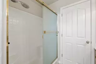 2726 Marina Point Ln, Elk Grove, CA 95758 - Photo 10