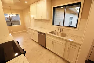 1712 W Locust St, Lodi, CA 95242 - Photo 2
