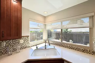 385 Hatteras Way, Sacramento, CA 95831 - Photo 6