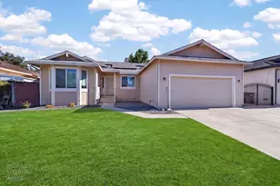911 Toro Ln, Lathrop, CA 95330 - Photo 2