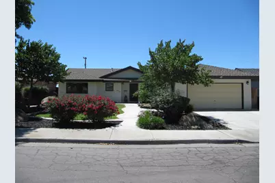 1033 Madison Avenue, Los Banos, CA 93635 - Photo 2