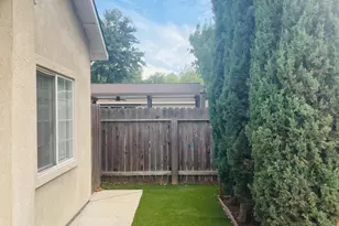 2195 57th St, Sacramento, CA 95817 - Photo 32