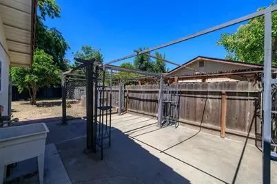 2704 Aston Court, Modesto, CA 95355 - Photo 36