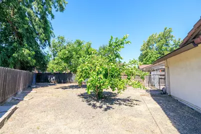 2704 Aston Court, Modesto, CA 95355 - Photo 44