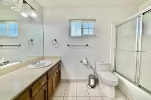 3032 NE Sleepy Hollow Dr, Stockton, CA 95209 - Photo 10