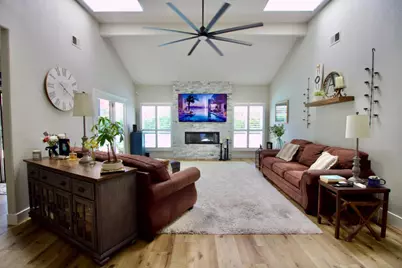 912 Bogarin Lane, Ripon, CA 95366 - Photo 2