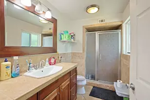 8410 Roxburgh Way, Stockton, CA 95209 - Photo 16