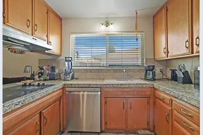 8410 Roxburgh Way, Stockton, CA 95209 - Photo 20