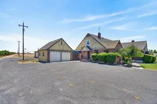 16696 N Locust Tree Rd, Lodi, CA 95240 - Photo 2