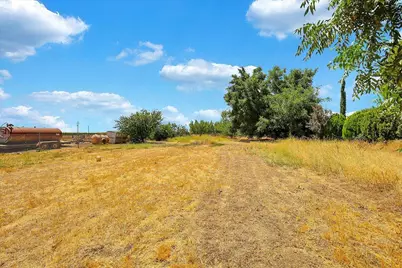 2137 Holcomb Avenue, Yuba City, CA 95993 - Photo 32
