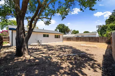 8786 Elk Way, Elk Grove, CA 95624 - Photo 32