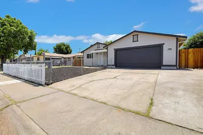 2702 Meadowvale Avenue, Sacramento, CA 95822 - Photo 2