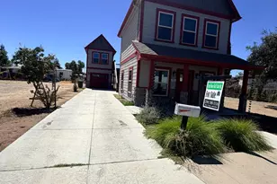 915 E G St, Oakdale, CA 95361 - Photo 2