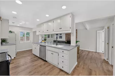 5836 Raymond Way, Sacramento, CA 95820 - Photo 26