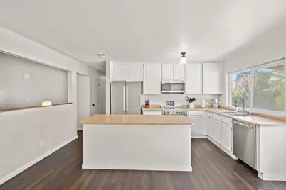 9033 Park Meadows Drive, Elk Grove, CA 95624 - Photo 6