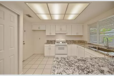4040 Glen Innes Way, Sacramento, CA 95826 - Photo 10
