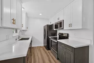 2041 Bowling Green Dr, Sacramento, CA 95825 - Photo 12