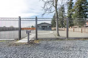 1800 W Glenwood Ave, Turlock, CA 95380 - Photo 18