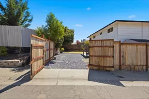 6701 Hillglen Way, Fair Oaks, CA 95628 - Photo 4