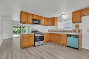 5890 Hollyhurst Way, Sacramento, CA 95823 - Photo 10