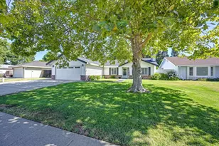 55 Bingham Cir, Sacramento, CA 95831 - Photo 4