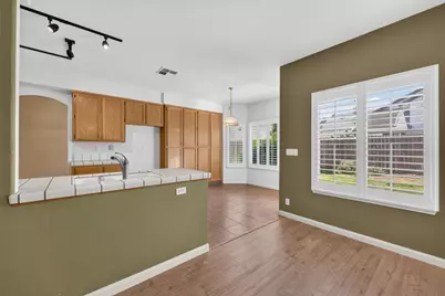 8964 Panamint Court, Elk Grove, CA 95624 - Photo 10