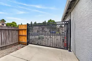 8961 Aqua Marine Ct, Elk Grove, CA 95758 - Photo 18
