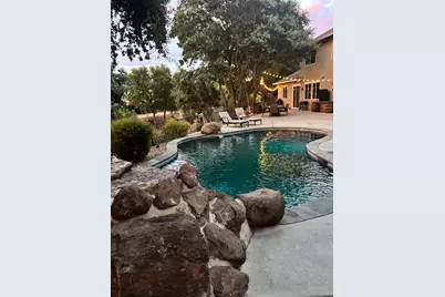 9729 Falcon Meadow Drive, Elk Grove, CA 95624 - Photo 8