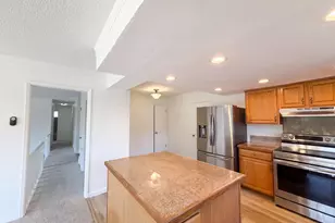 7007 Ursa Pkwy, Sacramento, CA 95823 - Photo 12