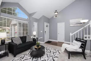 2210 Thurton Dr, Roseville, CA 95747 - Photo 8