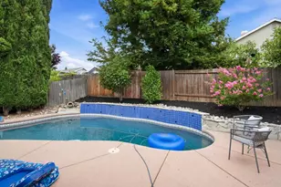 2210 Thurton Dr, Roseville, CA 95747 - Photo 40