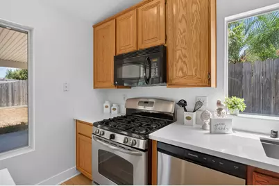 8634 New Island Way, Sacramento, CA 95828 - Photo 20