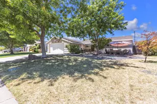 4915 H Pkwy, Sacramento, CA 95823 - Photo 2