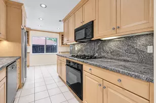 4915 H Pkwy, Sacramento, CA 95823 - Photo 4