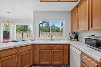 6413 Alpinespring Way, Elk Grove, CA 95758 - Photo 12