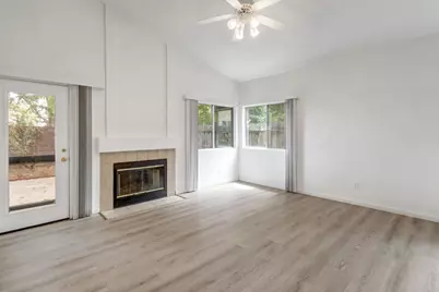 9155 Bungalow Way, Elk Grove, CA 95758 - Photo 10