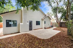 9155 Bungalow Way, Elk Grove, CA 95758 - Photo 4