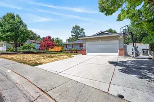 5225 Columbine Way, Carmichael, CA 95608 - Photo 4