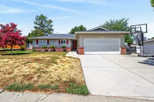 5225 Columbine Way, Carmichael, CA 95608 - Photo 2