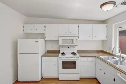 8717 Lorna Court, Elk Grove, CA 95624 - Photo 18