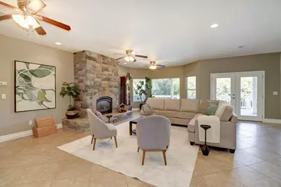 2761 Creekside Lane, Sacramento, CA 95821 - Photo 10