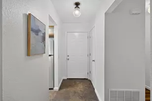 8232 Center Pkwy, Sacramento, CA 95823 - Photo 16