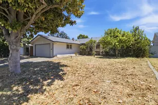 958 E Yorkshire Dr, Stockton, CA 95207 - Photo 2