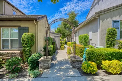 43 Villa Gardens Court #43, Roseville, CA 95678 - Photo 2