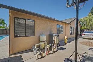 1072 W Eleanor Ln, Manteca, CA 95337 - Photo 30