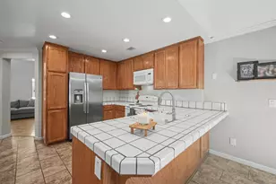 1072 W Eleanor Ln, Manteca, CA 95337 - Photo 14