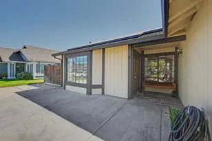 1072 W Eleanor Ln, Manteca, CA 95337 - Photo 6